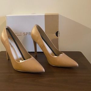 Call it Spring nude pumps